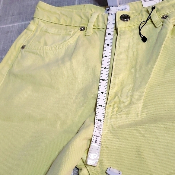 NWT ZARA Wide Leg Denim Jeans With Raw Hem In Light Green, Size 6 - Picture 6 of 13